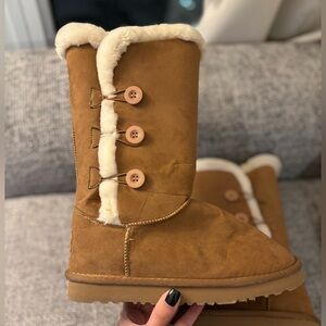 Brand new Cozy & Stylish Winter Boots 8 ( no box )